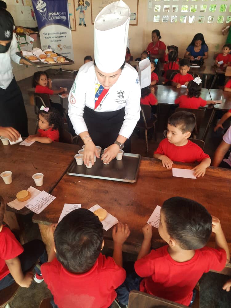 cooking demonstration
chef
children
